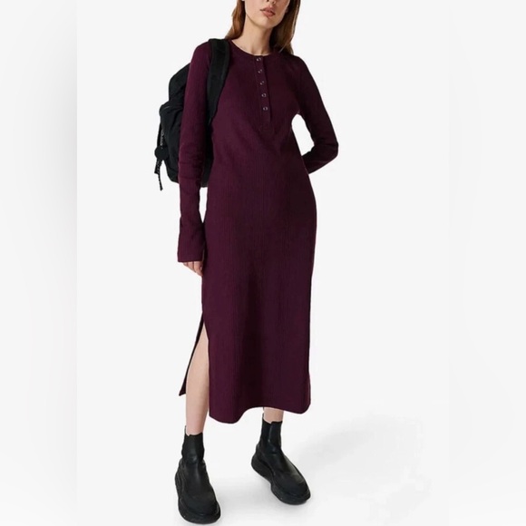 Sweaty Betty Dresses & Skirts - Sweaty Betty Long Sleeve Ribbed Midi Dress in Deep Plum
